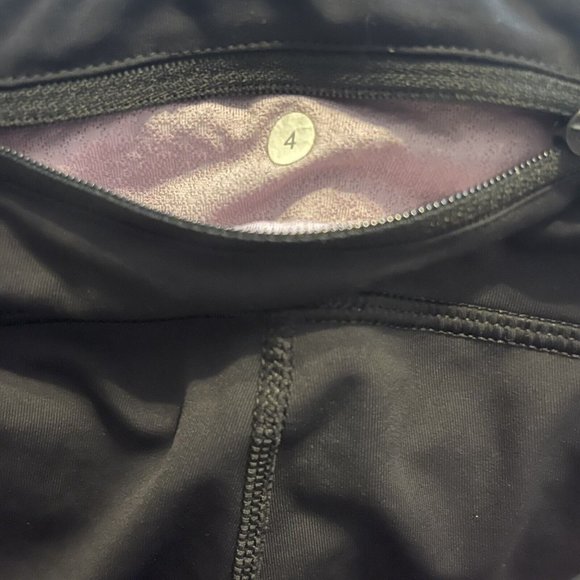 Lululemon Fast Free Crop Legging Size 4 Black High Noon Dot Lilac Running READ - Picture 15 of 16